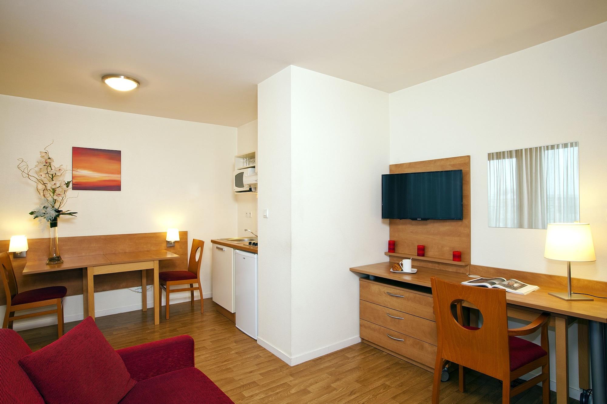 Sejours & Affaires Rennes Villa Camilla Екстер'єр фото
