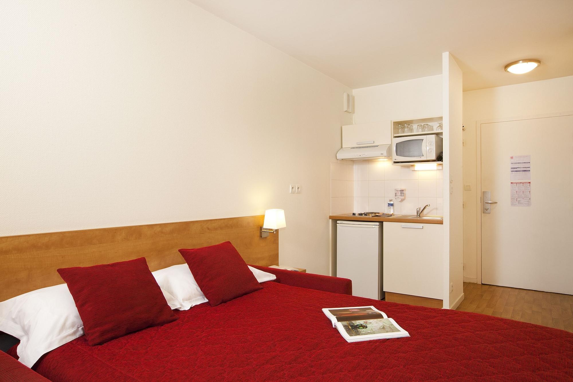 Sejours & Affaires Rennes Villa Camilla Екстер'єр фото